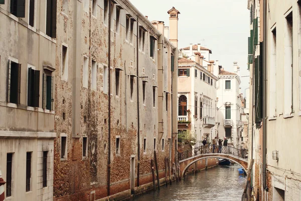 Venecia, Italia - Abril 2012: Arquitectura típica veneciana y monumentos — Foto de Stock