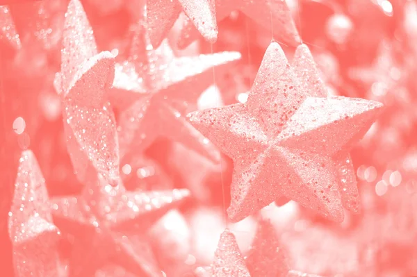 Kerstmis-Nieuwjaar samenstelling met abstracte licht gekleurd in de trendy kleur van het jaar 2019 wonen Coral — Stockfoto