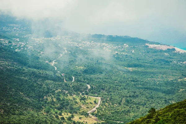 A vista do topo da montanha no parque nacional de Llogora, no sul da Albânia — Fotografia de Stock