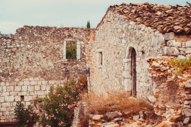 Himara Kalesi, Arnavutluk içinden görünüm