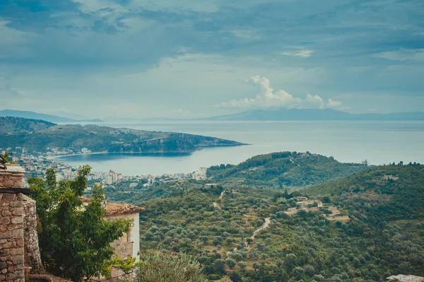 Pohled zevnitř Himara hradu, Albánie — Stock fotografie