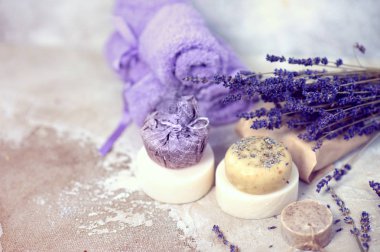 Spa ve sağlıklı yaşam ayarı lavanta çiçekleri ve el yapımı sabun veya şampuan bar, Relax doğa seti