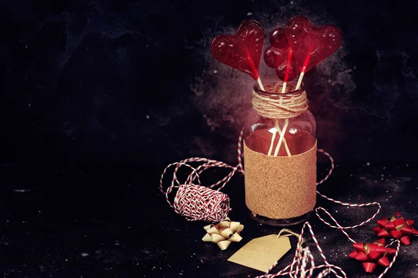 Dulces en forma de corazón en una botella —  Fotos de Stock