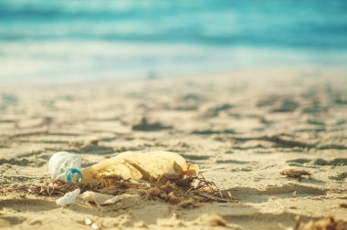 Sahildeki kirlilikler ve garajlar