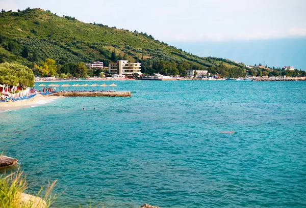 Pequeña playa en el hermoso verano Mar Adriático Costa de Vlore, Albania . — Foto de Stock