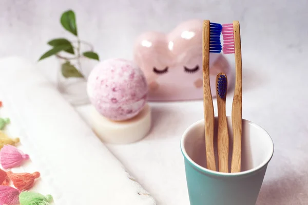 A family set of wooden bamboo toothbrushes on white background — Stock Photo, Image