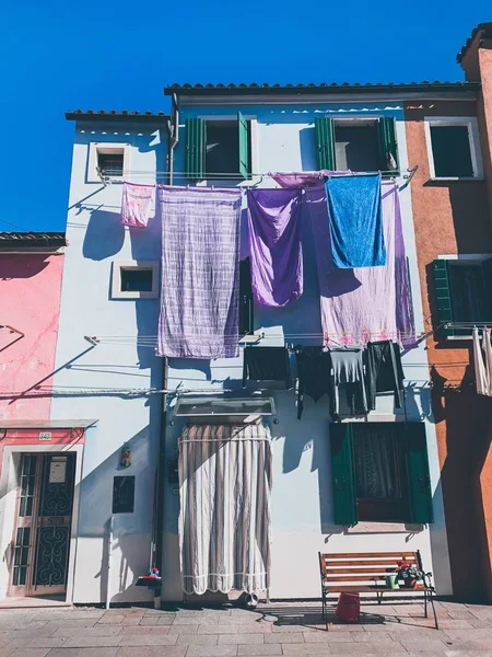 Πολύχρωμα σπίτια στο Burano, Βενετία, Ιταλία — Φωτογραφία Αρχείου