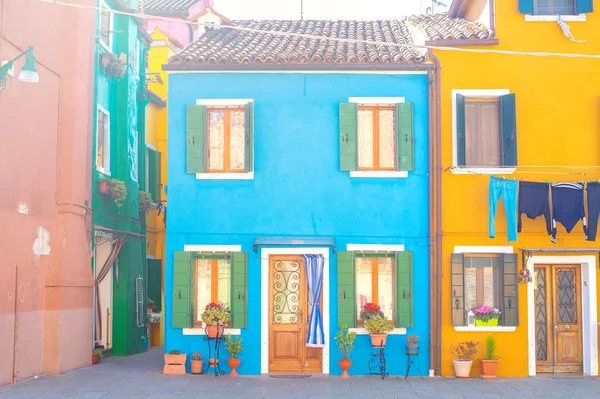 Kleurrijke huizen in Burano, Venetië, Italië — Stockfoto