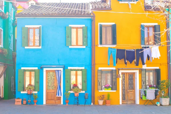 Πολύχρωμα σπίτια στο Burano, Βενετία, Ιταλία — Φωτογραφία Αρχείου