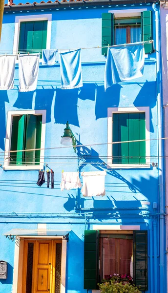 Casas coloridas em burano, venice, itália — Fotografia de Stock