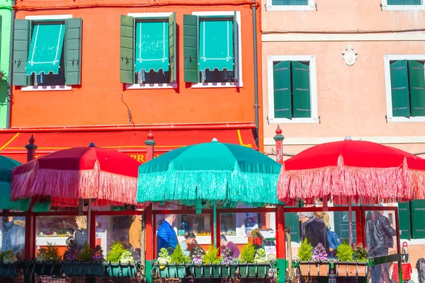 Πολύχρωμα σπίτια στο Burano, Βενετία, Ιταλία — Φωτογραφία Αρχείου