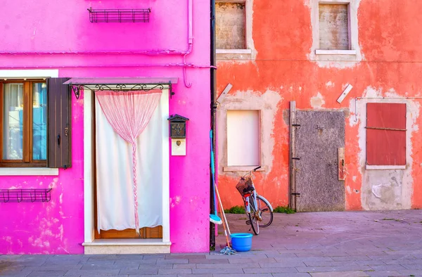 Πολύχρωμα σπίτια στο Burano, Βενετία, Ιταλία — Φωτογραφία Αρχείου
