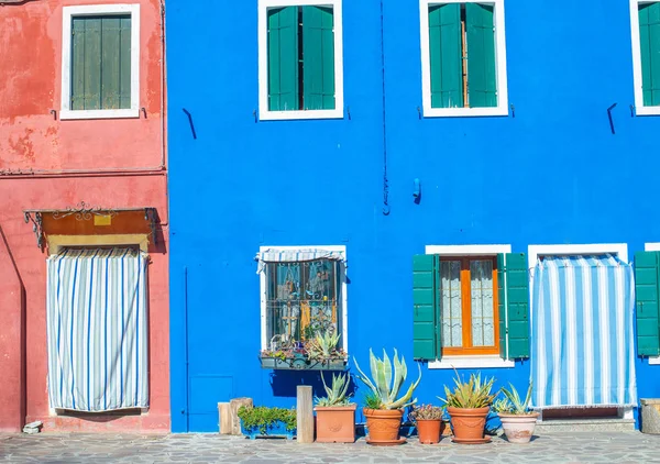 Kleurrijke huizen in Burano, Venetië, Italië — Stockfoto