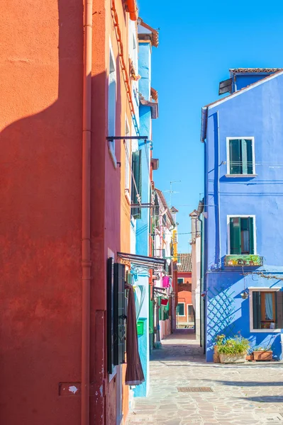 Πολύχρωμα σπίτια στο Burano, Βενετία, Ιταλία — Φωτογραφία Αρχείου