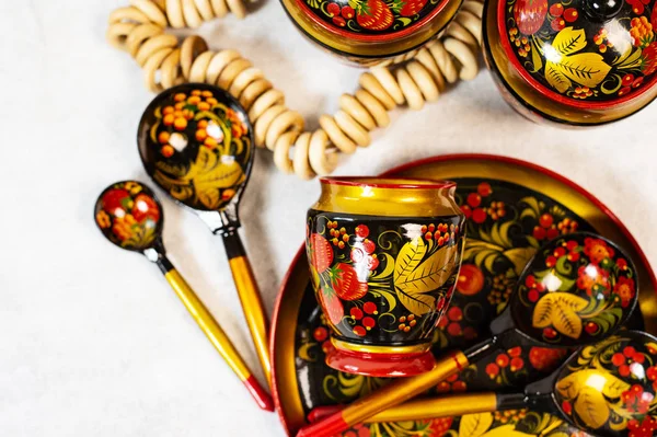 Русский хохлома, традиционные сувениры ручной работы по дереву — стоковое фото