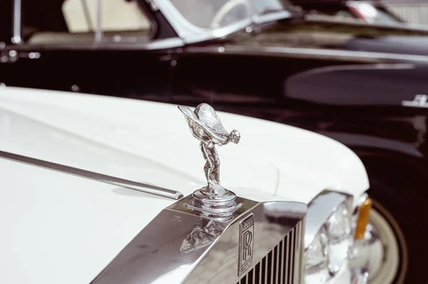 Fragmento de carro retro vermelho — Fotografia de Stock