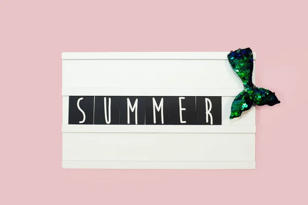 Summer - text on a display lightbox on pink bright background. — Stock Photo, Image