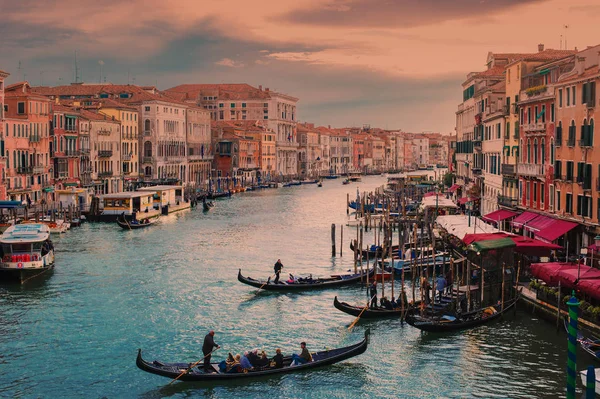 Gran Canal en Venecia al atardecer, Italia . — Foto de Stock