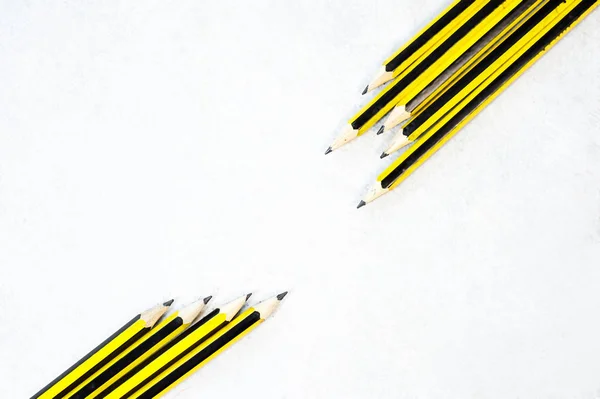 Muchos lápices afilados vista superior — Foto de Stock