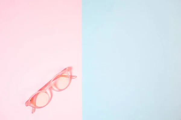 Blauw-roze bril met heldere lenzen — Stockfoto