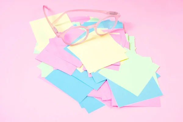 Gafas azul-rosadas con lentes transparentes —  Fotos de Stock