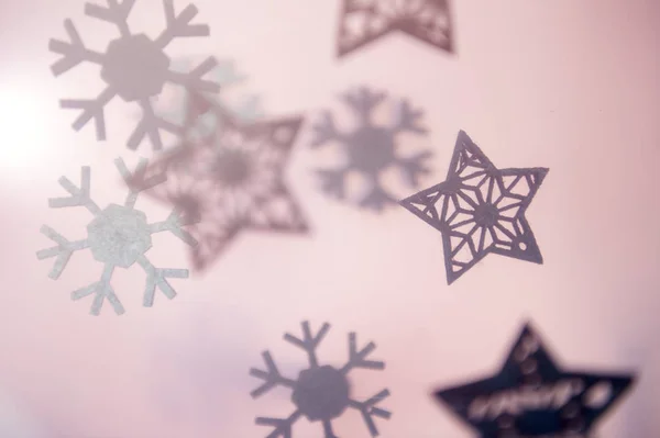 Καλά Χριστουγεννιάτικη κάρτα με αστέρια που πέφτουν και νιφάδες χιονιού — Φωτογραφία Αρχείου