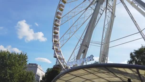 Boedapest Eye reuzenrad in het centrum van Boedapest. — Stockvideo