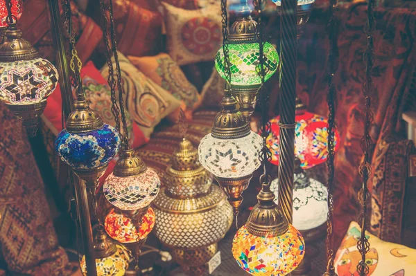 Lanternas árabes tradicionais no mercado — Fotografia de Stock