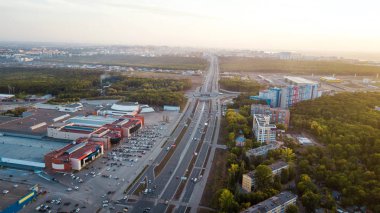 Banliyö alışveriş merkezi