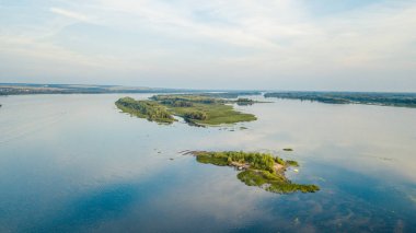 Nehir tekne ve orman