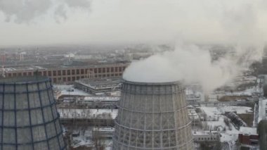 Büyük varil ısı İstasyonu ile şehir, hava görünümünü Isıtma için ssteam yasaktır