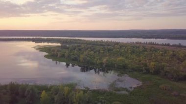 Nehir sabah ve orman