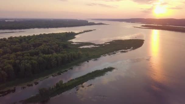 Atardecer del río aéreo — Vídeo de stock