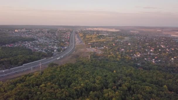 Förort road antenn — Stockvideo