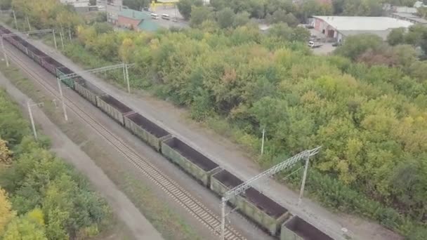 Ferrocarril en el distrito industrial de la ciudad — Vídeos de Stock