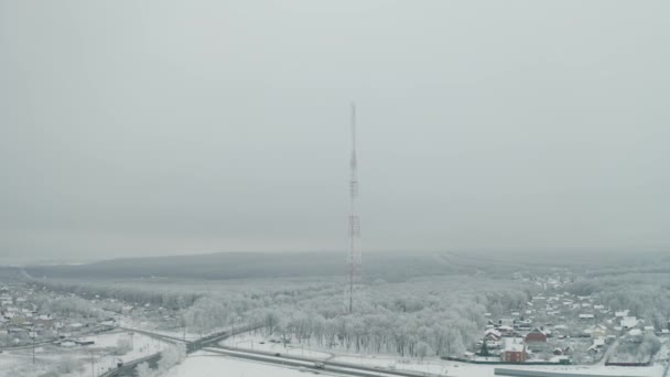 Communicatie toren winter — Stockvideo