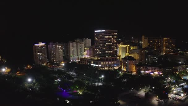 Місто-курорт ніч — стокове відео