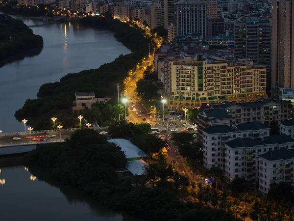 Cidade moderna à noite — Fotografia de Stock