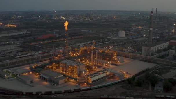 Nacht chemische fabriek — Stockvideo