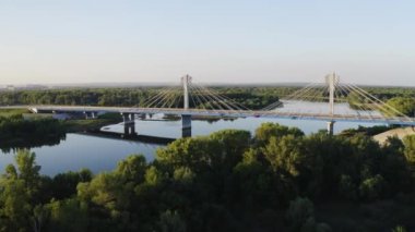 Araba köprüde.