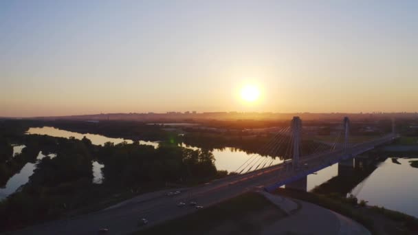 Carro sobre ponte — Vídeo de Stock