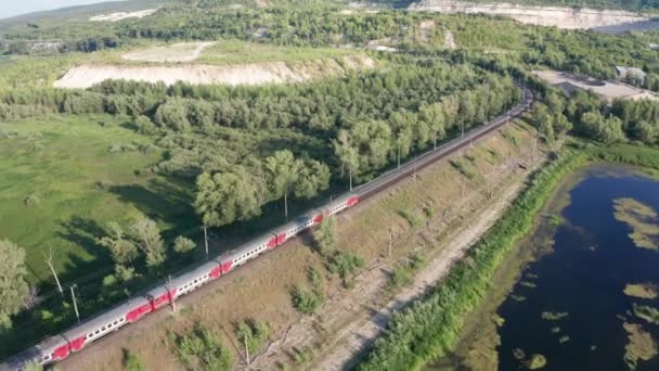 Tren en puente — Vídeo de stock