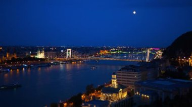Budapeşte gün batımı nehri