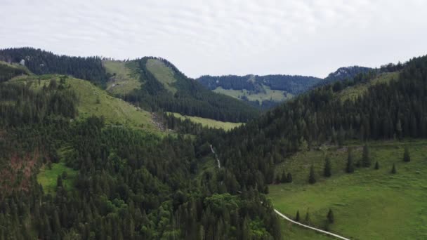 Дорога в Альпах — стокове відео