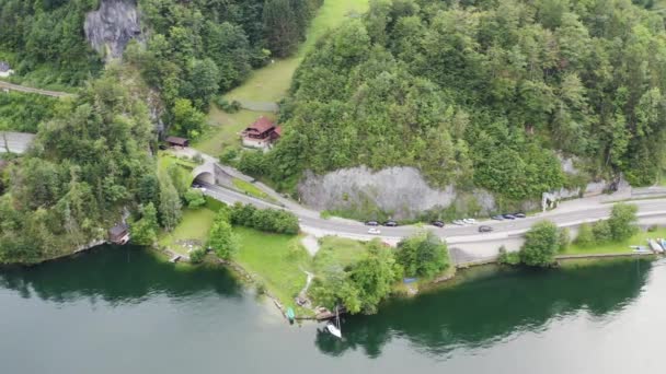 Straße in den Alpen — Stockvideo