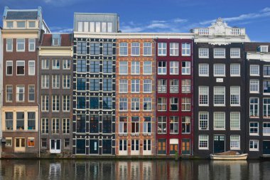 Amsterdam, bina cephe Amstel üzerinde