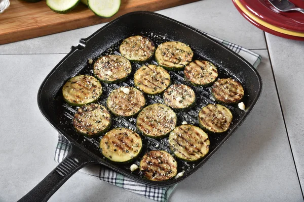 High Angle View Sliced Zucchini Fried Lemon Garlic Oil Topped — Stock Photo, Image