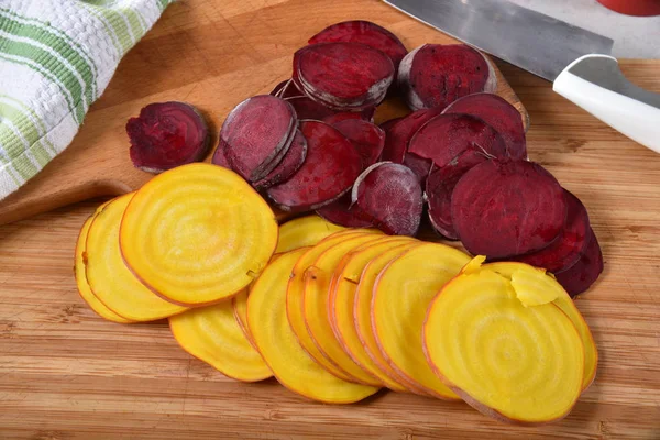 Thin Sliced Red Golden Beets High Angle View — Stock Photo, Image
