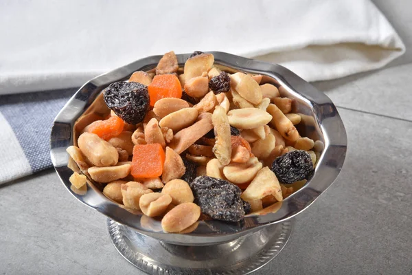 Snack Mix Con Cacahuetes Anacardos Pasas Frutas Tropicales —  Fotos de Stock