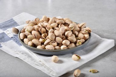 Bir kase taze organik fıstık fıstık, sağlıklı snack